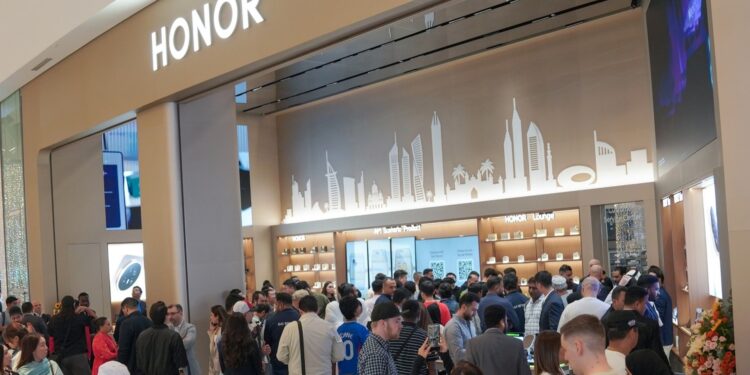 HONOR expands UAE presence with the new Dubai Mall store