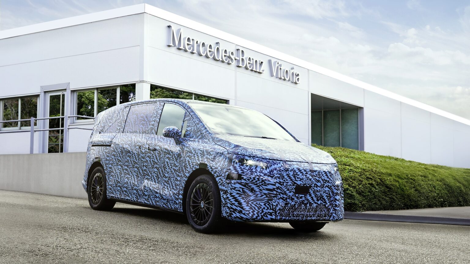 Get up to speed with the new Mercedes-Benz VLE | The Cornea Impression