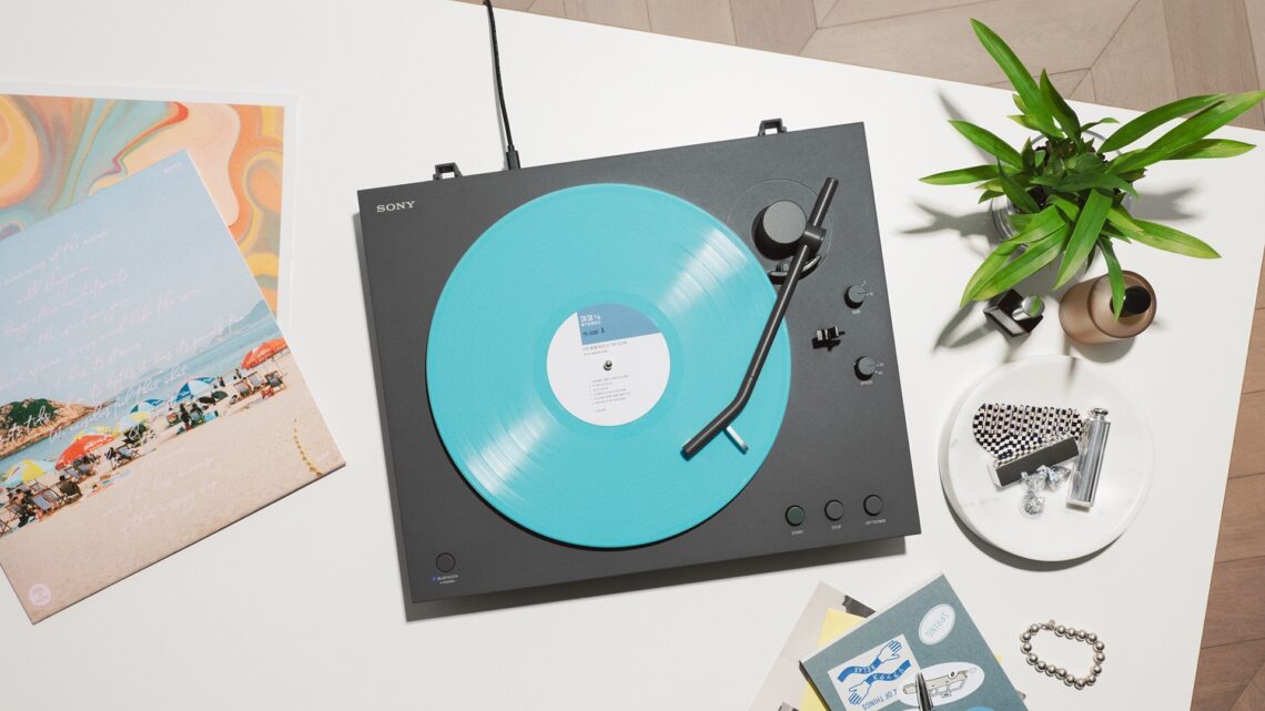 Top shot of Sony PS-LX3BT turntable