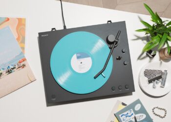 Top shot of Sony PS-LX3BT turntable