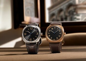 The Radiomir Viaggio Nel Tempo Experience Set's Radiomir California Bronzo PAM01729 and Radiomir Platinumtech™ PAM01730.