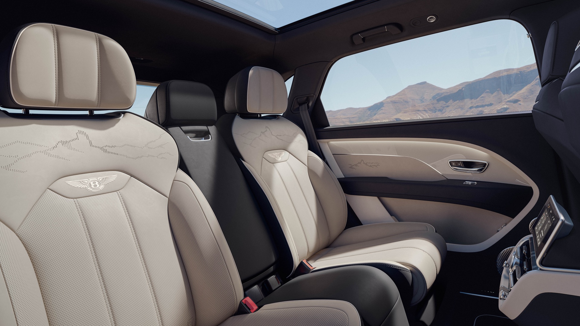 Image of the rear seats of the Bentley Bentayga Artenara