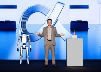 James Li, the CEO at Honor, hosting the product launch event at MWC 2026