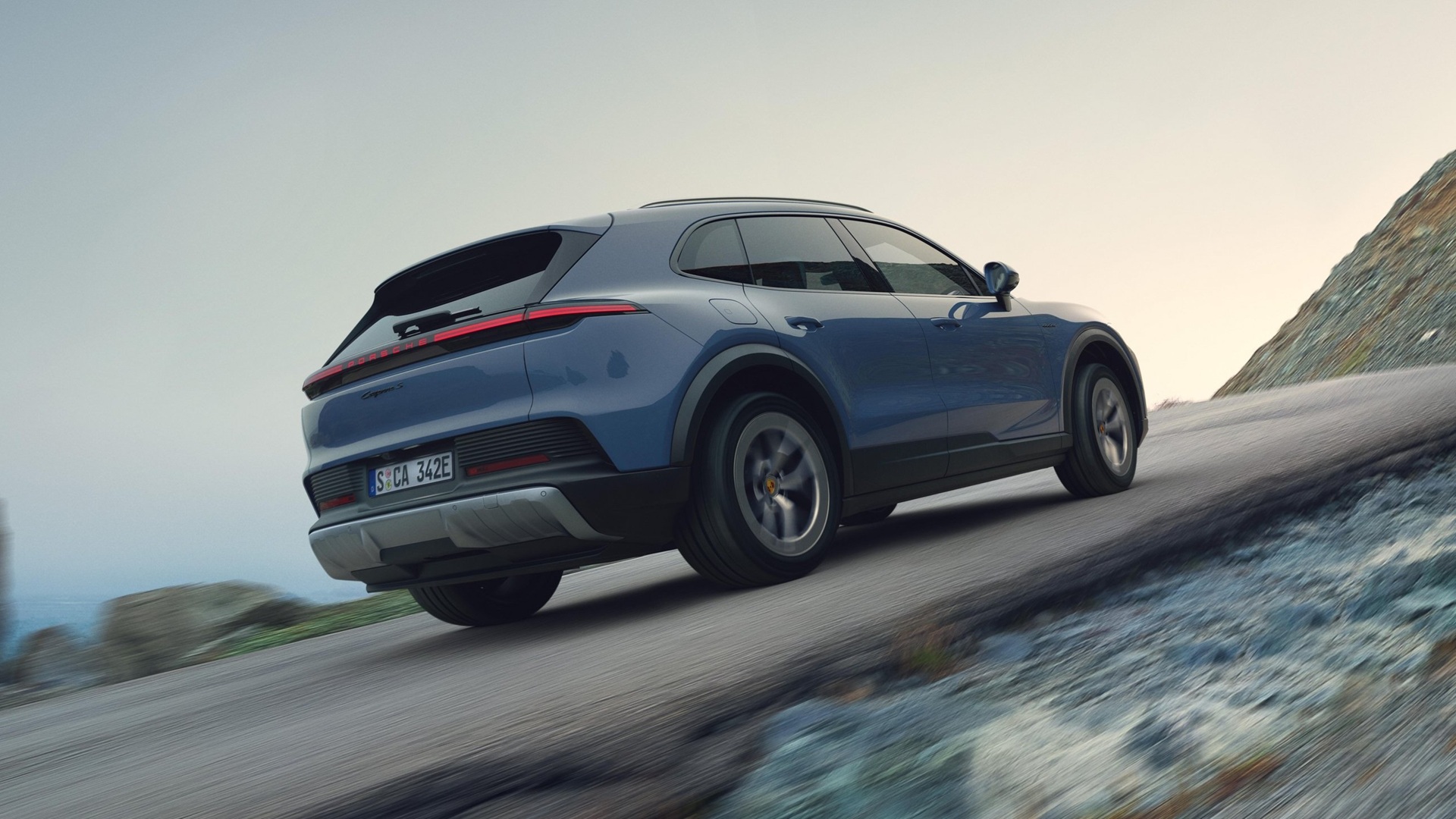 Dynamic shot covering the rear three-quarters of the new Porsche Cayenne S Electric