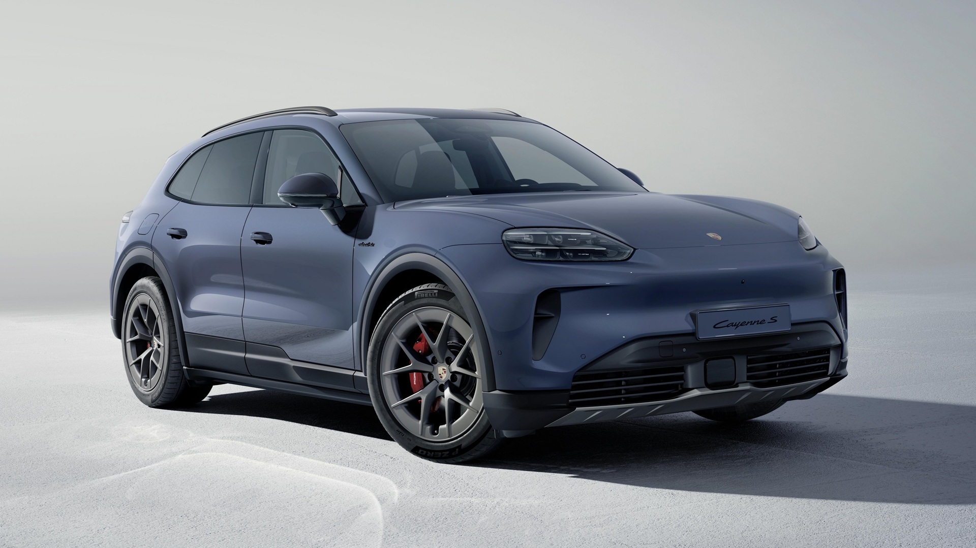 A static shot covering the front three-quarters of the new Porsche Cayenne S Electric