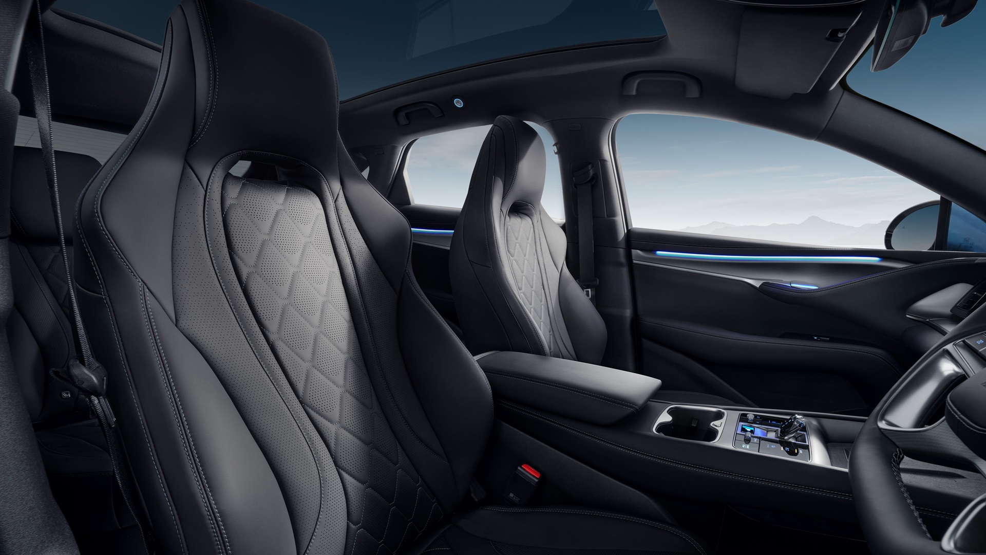 The front bucket seats inside the BYD Sealion 7