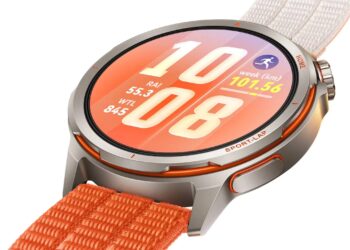 Close-up of the dial of the HUAWEI WATCH GT Runner 2 in Dawn Orange