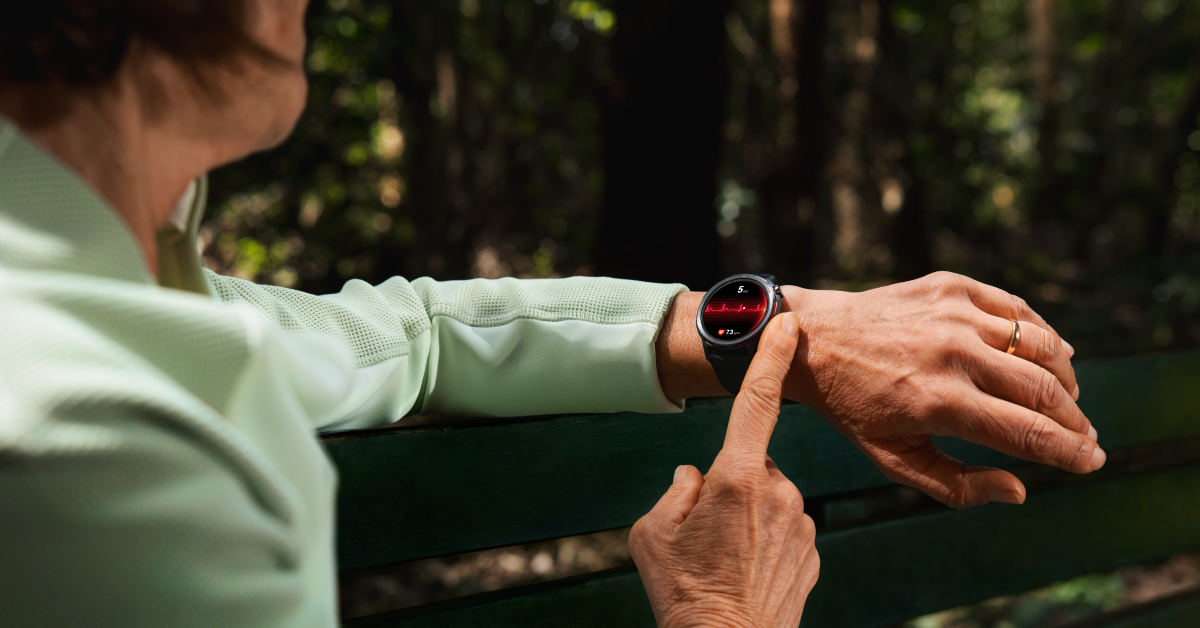 A runner tracking fitness levels on the HUAWEI WATCH GT Runner 2