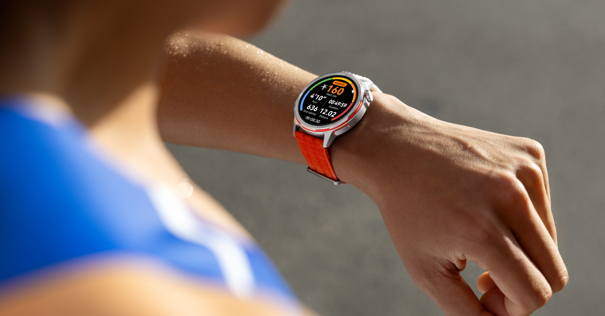 A runner tracking fitness levels on the HUAWEI WATCH GT Runner 2 in Dawn Orange