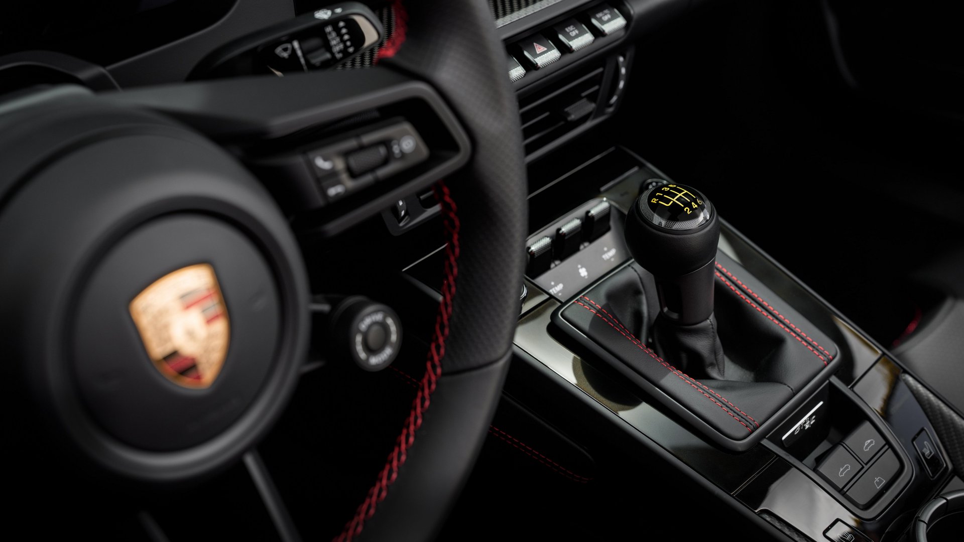 The new Porsche 911 GT3 S/C in red - Focus on the manual transmission gear lever