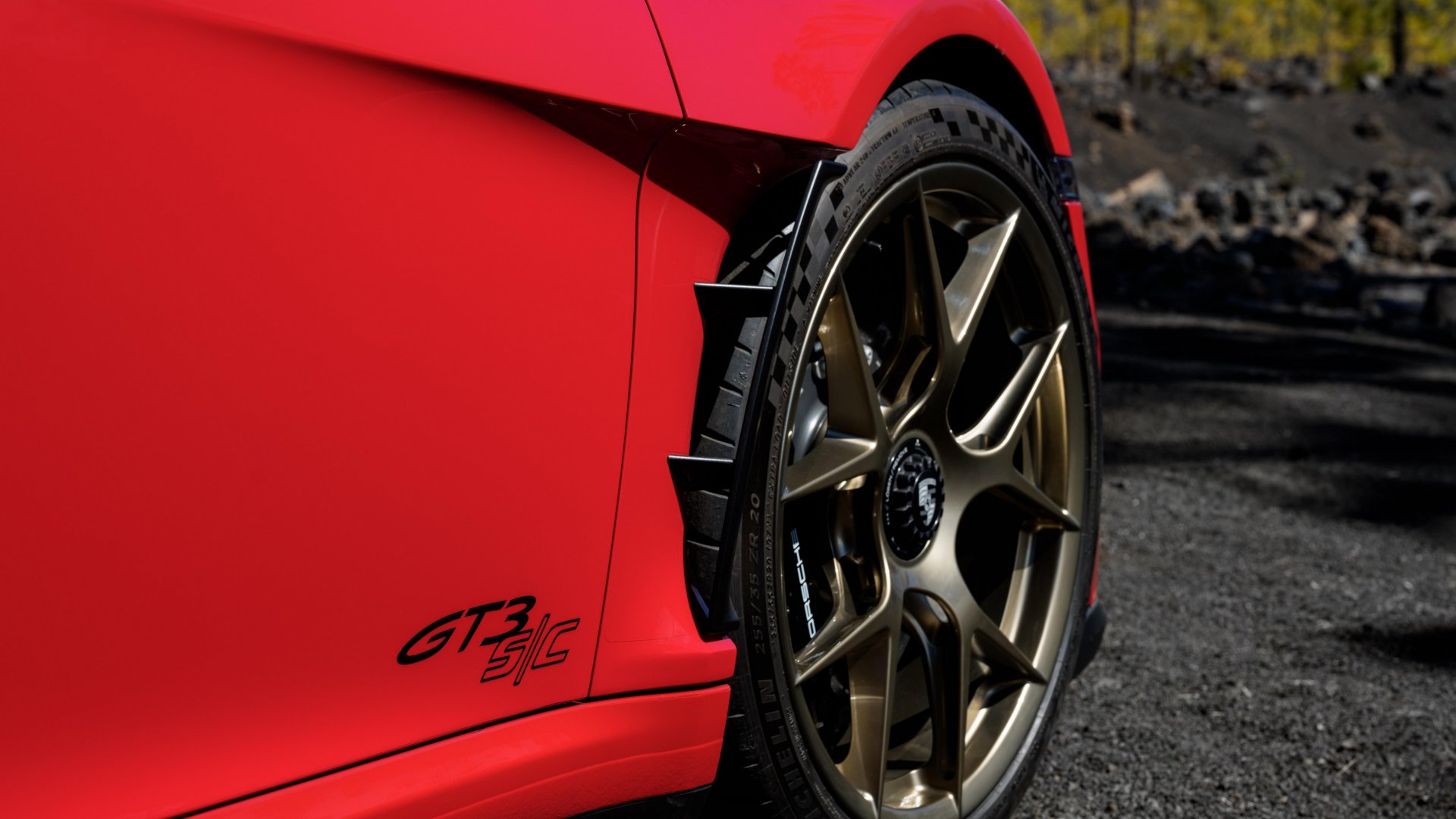 The new Porsche 911 GT3 S/C in red - Static and close-up image of the front-right wheel