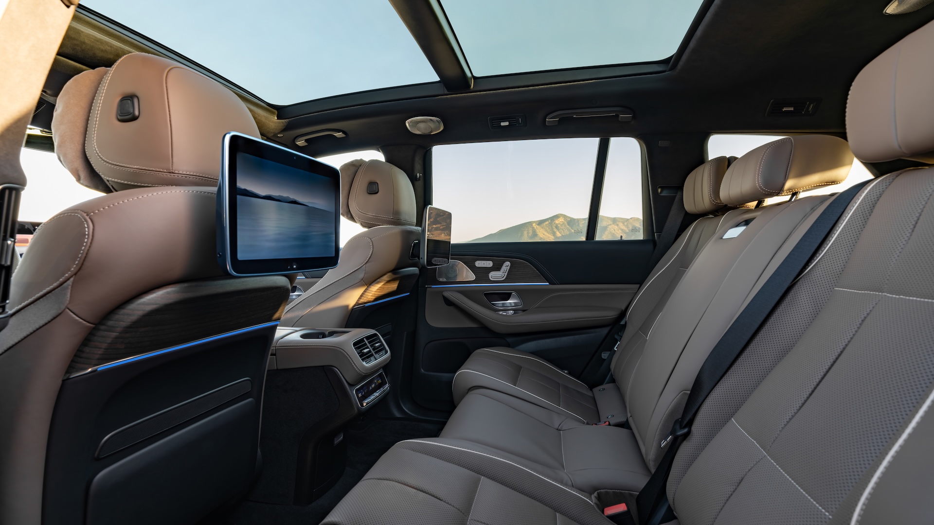 New Mercedes-Benz GLS Revealed