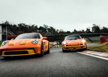 Porsche 911 S/T Camel GT Challenge