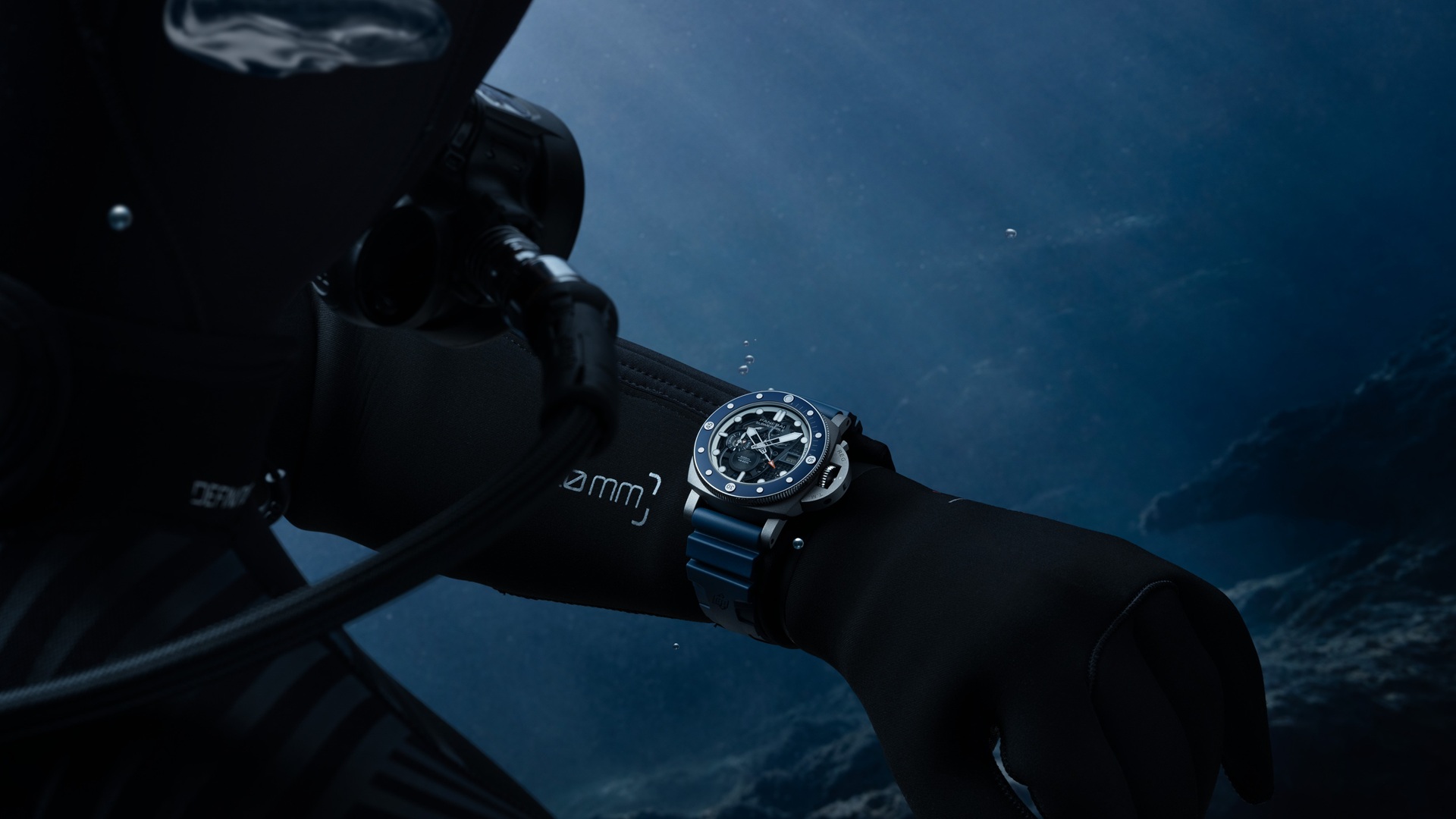Panerai Submersible GMT PAM01495.