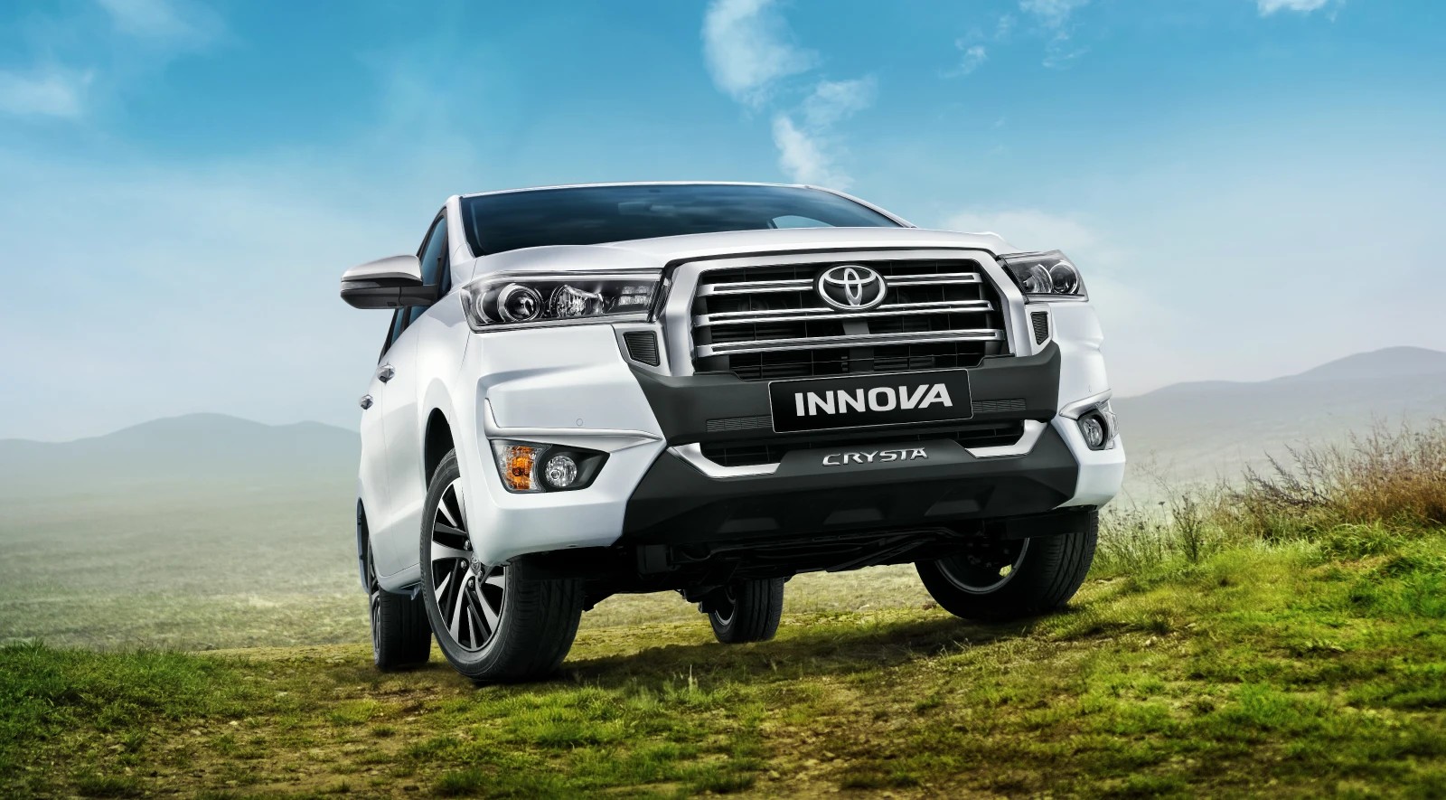 An image taken from front-left side of the 2026 Toyota Innova Crysta in Super White colour