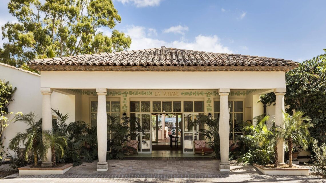 The entrance of the La Tartane, where GAIA Saint-Tropez has come up.