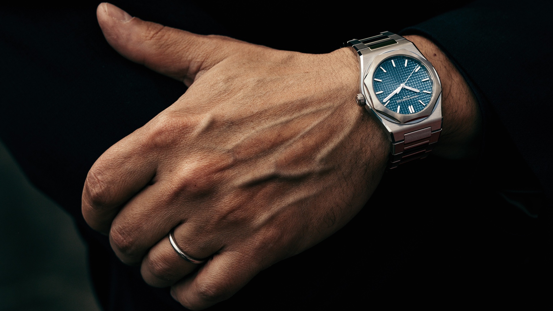 Girard-Perregaux Laureato FIFTY Blue Enamel Dial.