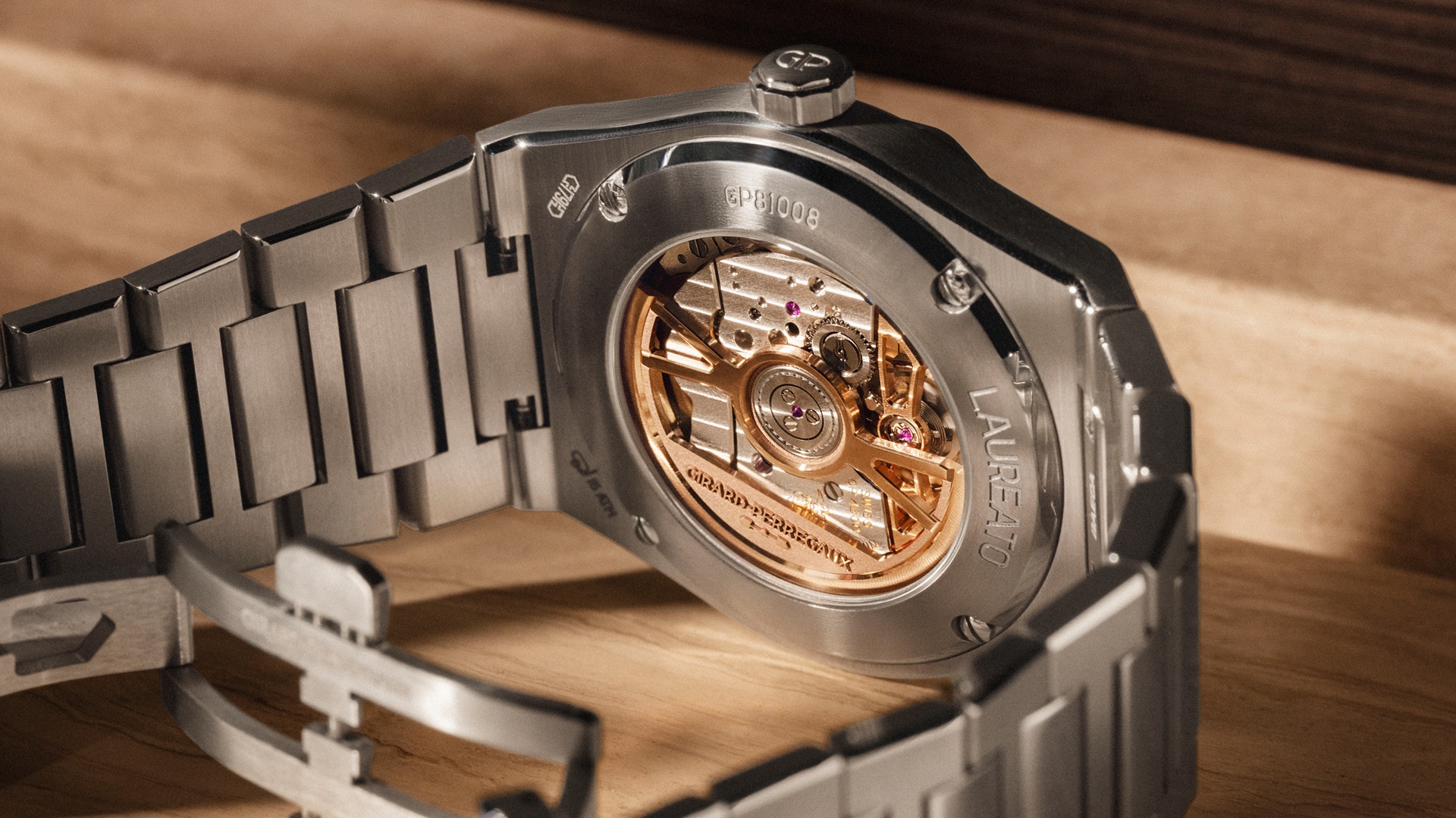 Girard-Perregaux Laureato FIFTY 39 mm gold dial.