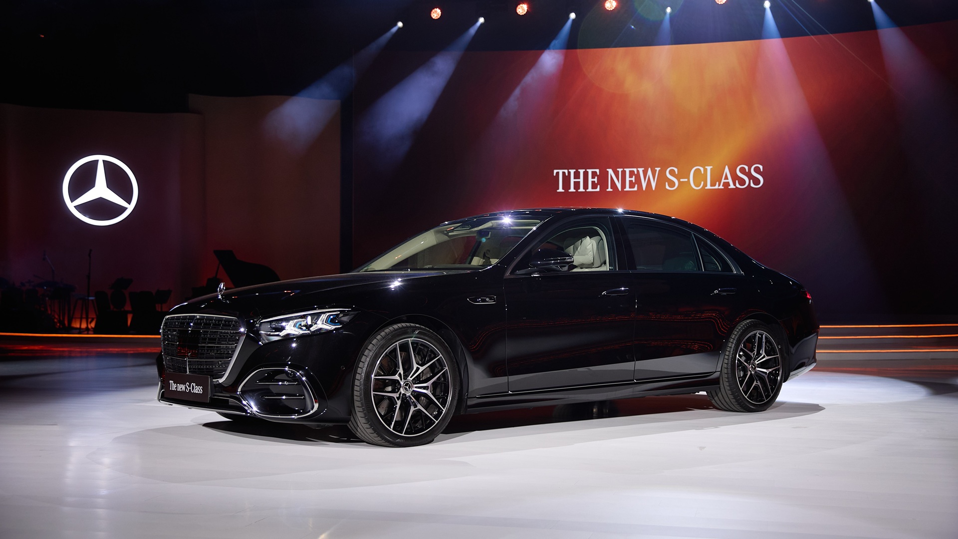 The Mercedes-Benz S 450 e in black, presented during its launch event in India