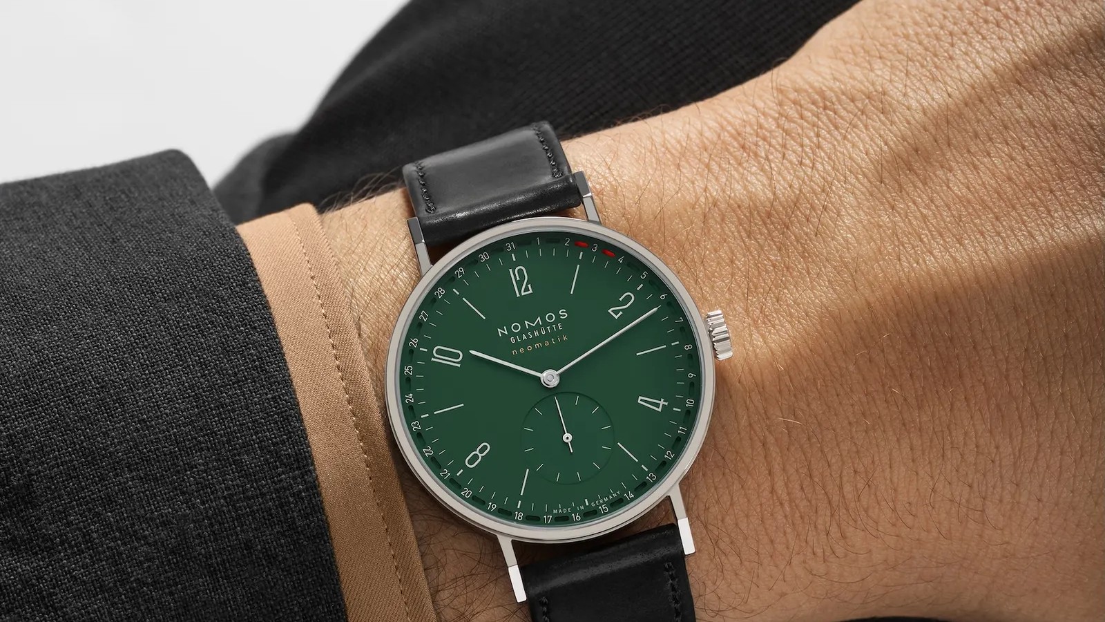 NOMOS Tangente neomatik Update 38 Forest Green.