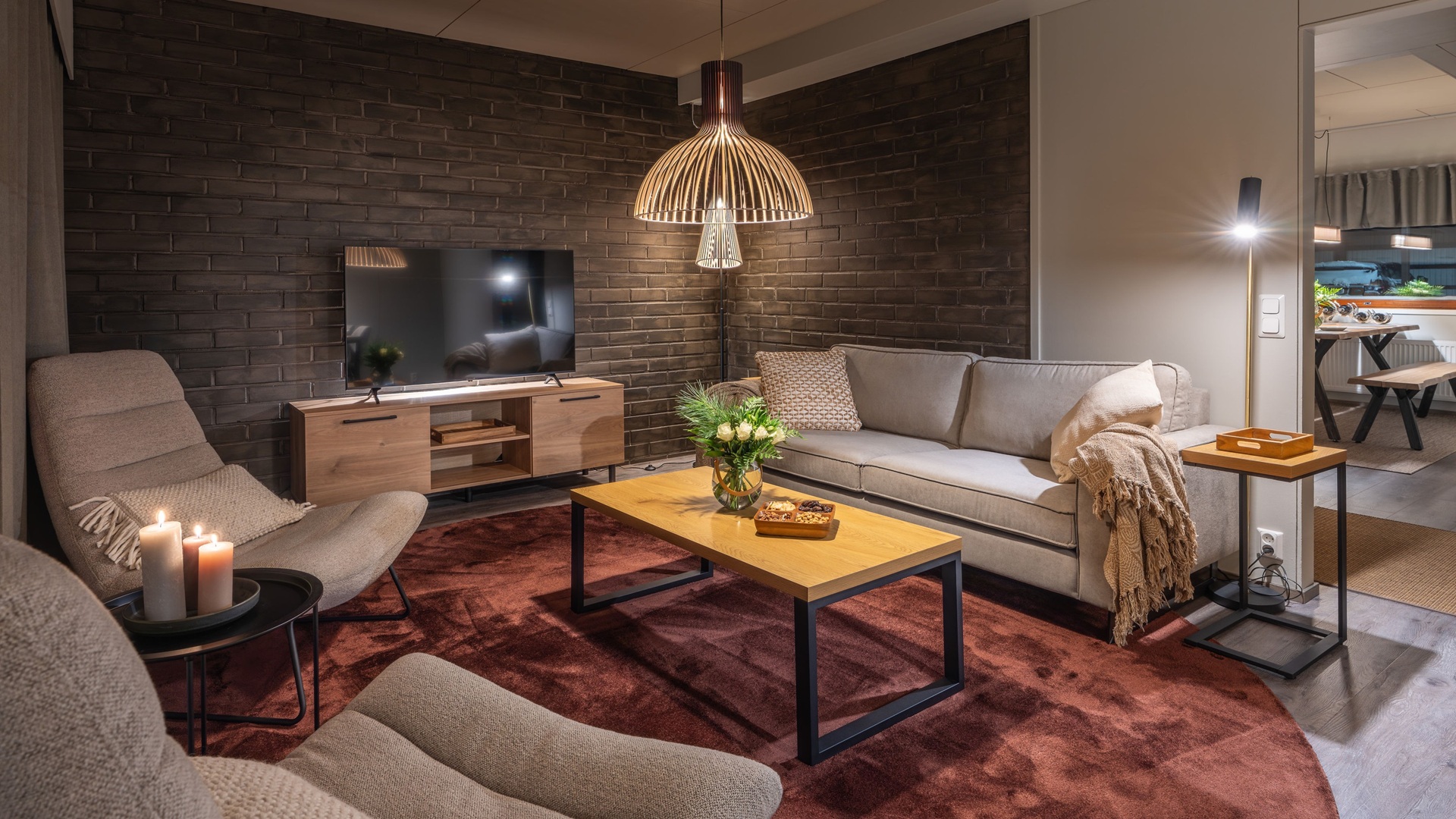 The living room area for guests at Octola III