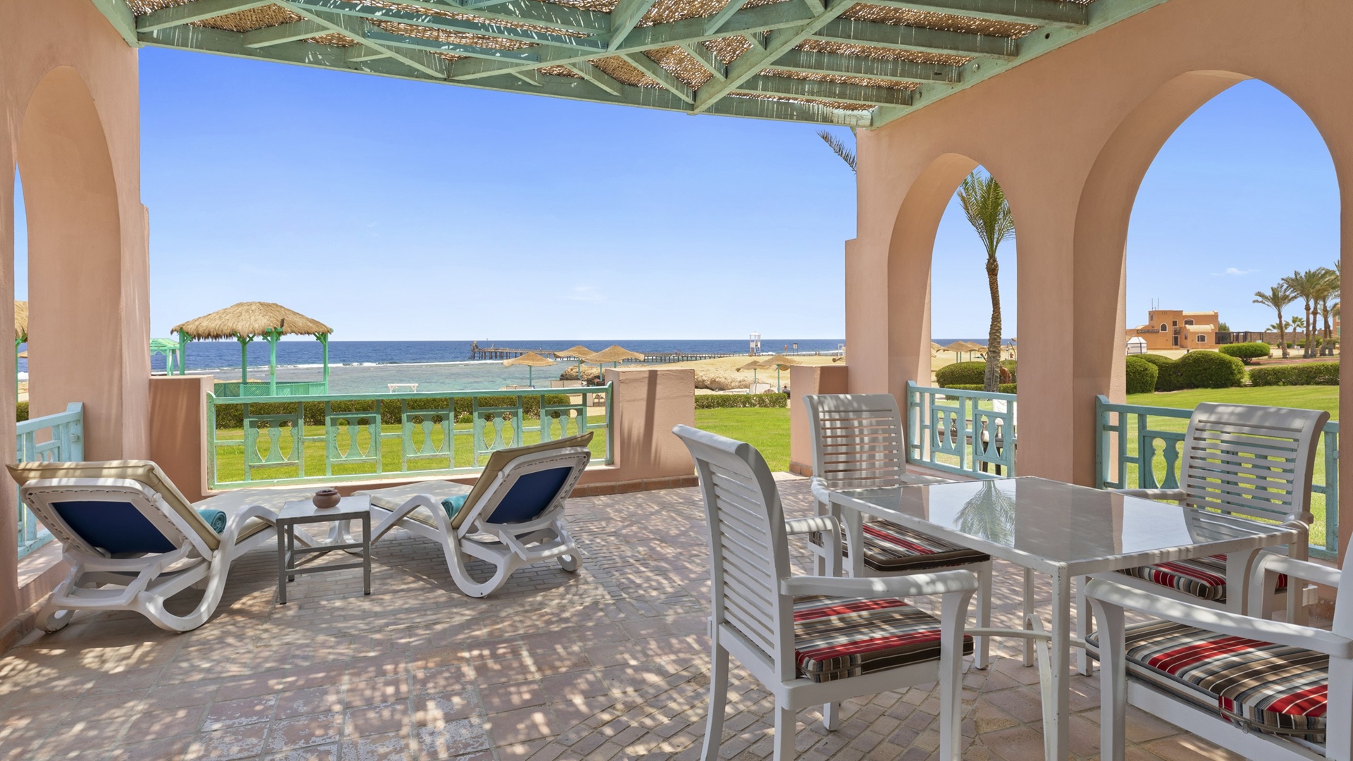 An image of the Suite Terrace with beach front at the Swissôtel Resort El Quseir in Egypt