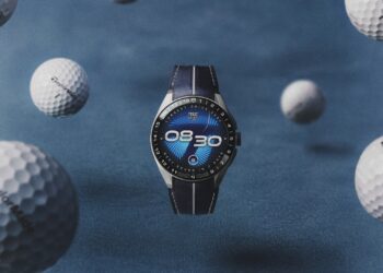 The TAG Heuer TaylorMade Watch, also known as TAG Heuer Connected Calibre E5 45 mm x TaylorMade Edition, placed at the centre with golf balls around it