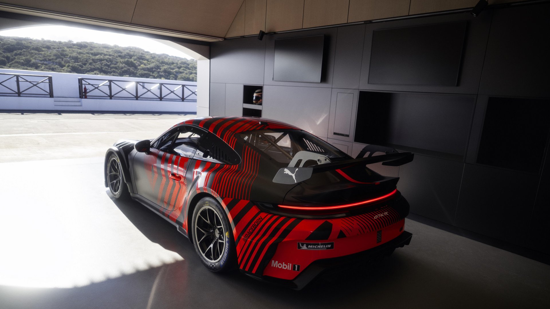 Porsche 911 GT4 R Revealed