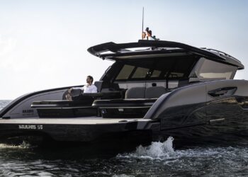 A static shot of the Brabus Ultima 55, cover the right rear three-quarters
