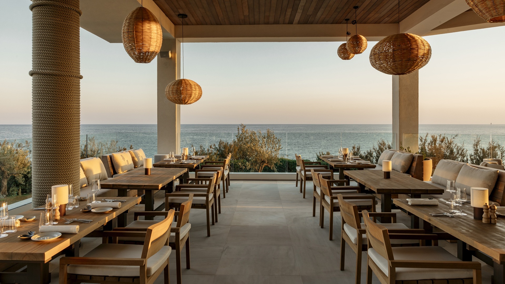 Gran Meliá Eclipse - A wide shot of the La Terraza del Balear Restaurant at Villa Le Blanc