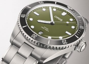 Oris Divers Date in Olive Green.
