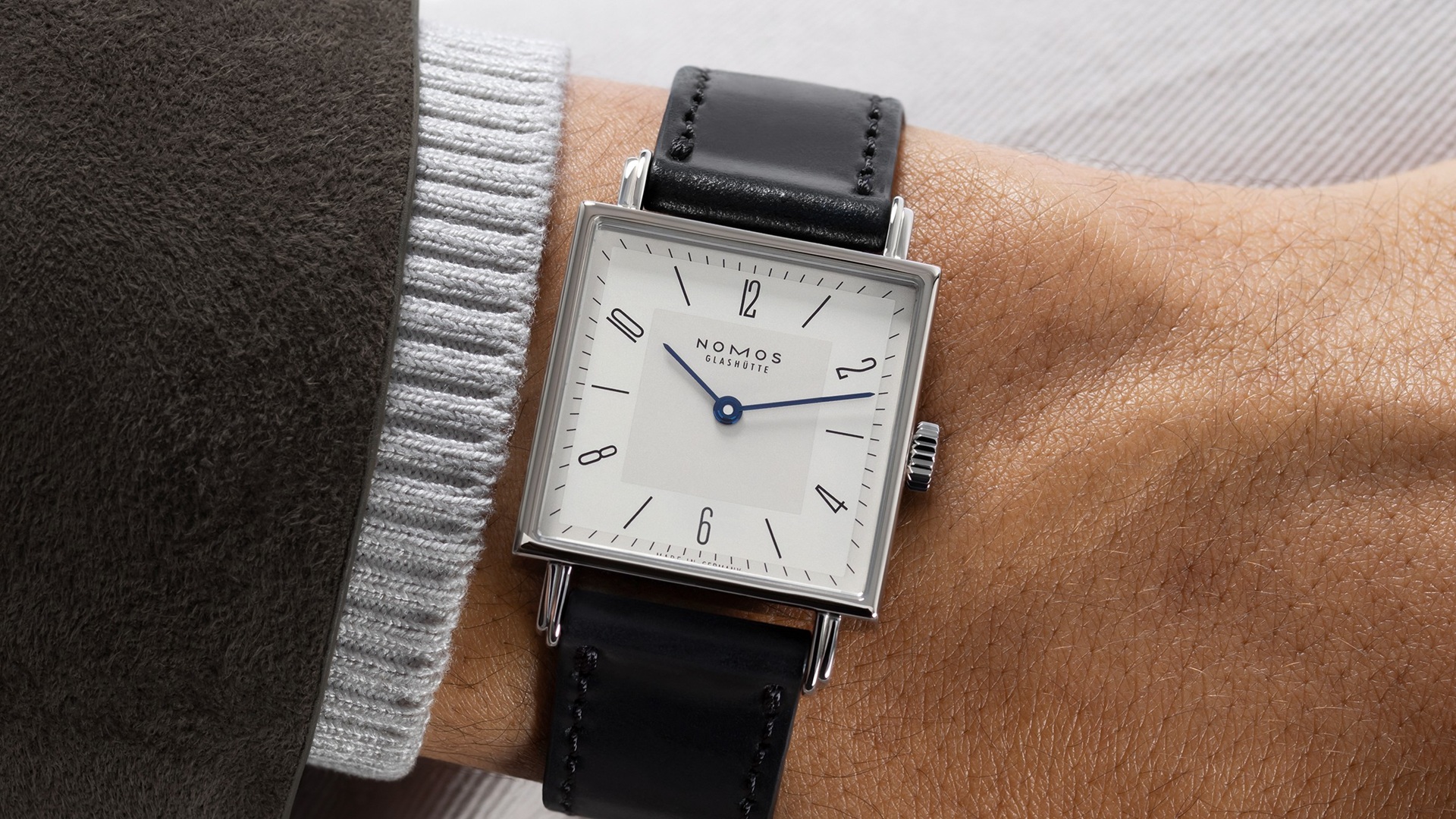 NOMOS Glashütte Tetra 27 Duo.