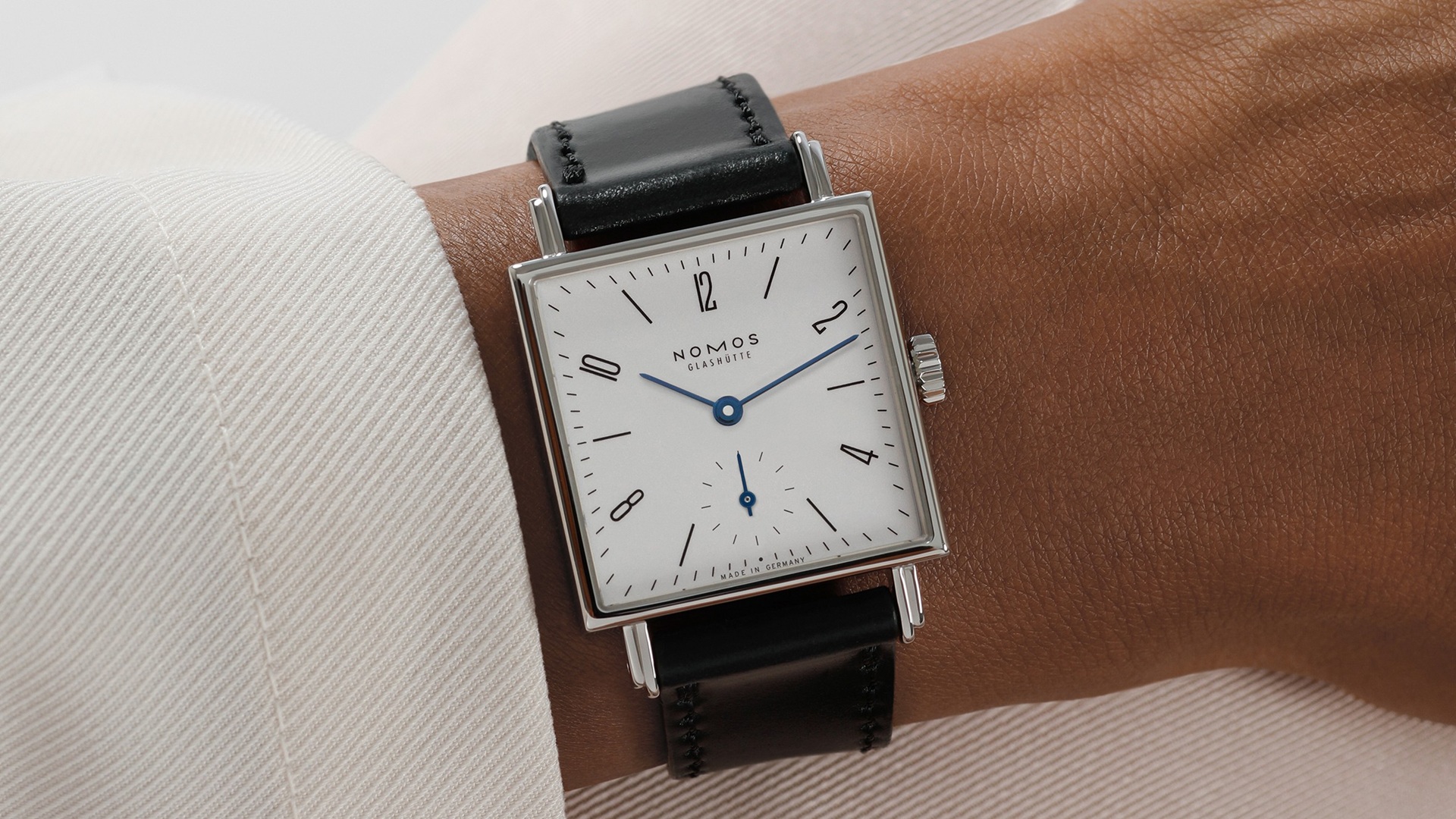 NOMOS Glashütte Tetra 27 White.