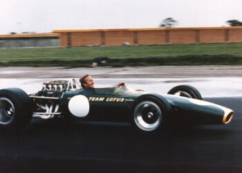 Colin Chapman ın a Lotus 49. Source: Lotus.