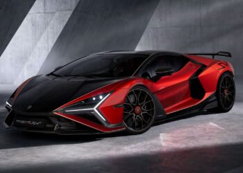 Lamborghini Revuelto SV Debuts