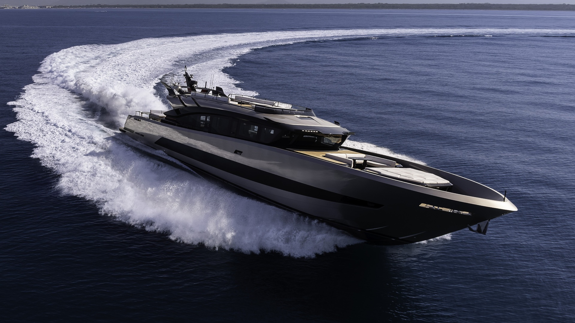 Brabus AB110 Yacht: A dynamic image of the yacht taking a turn.