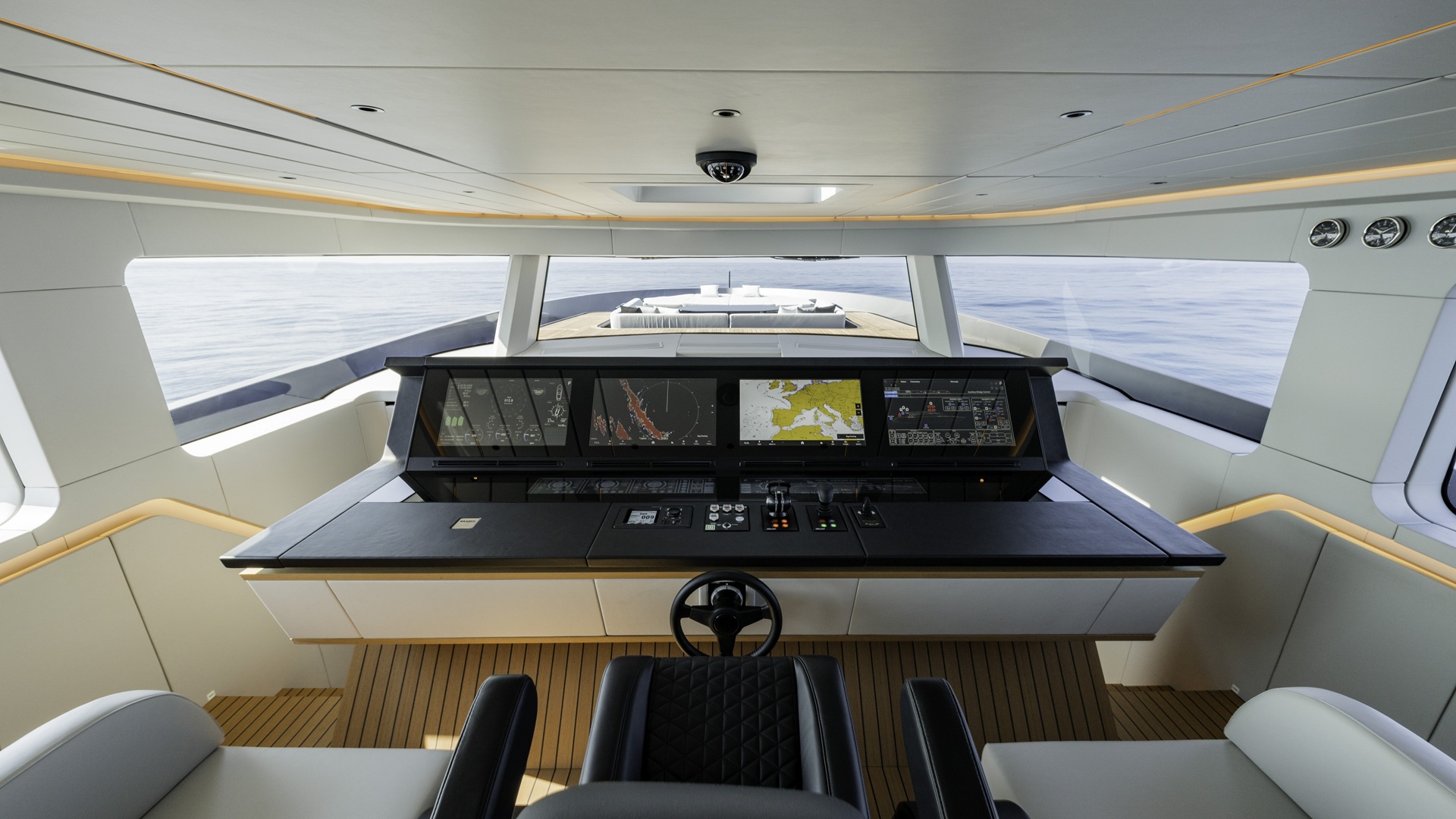 Brabus AB110 Yacht: An image of the pilothouse