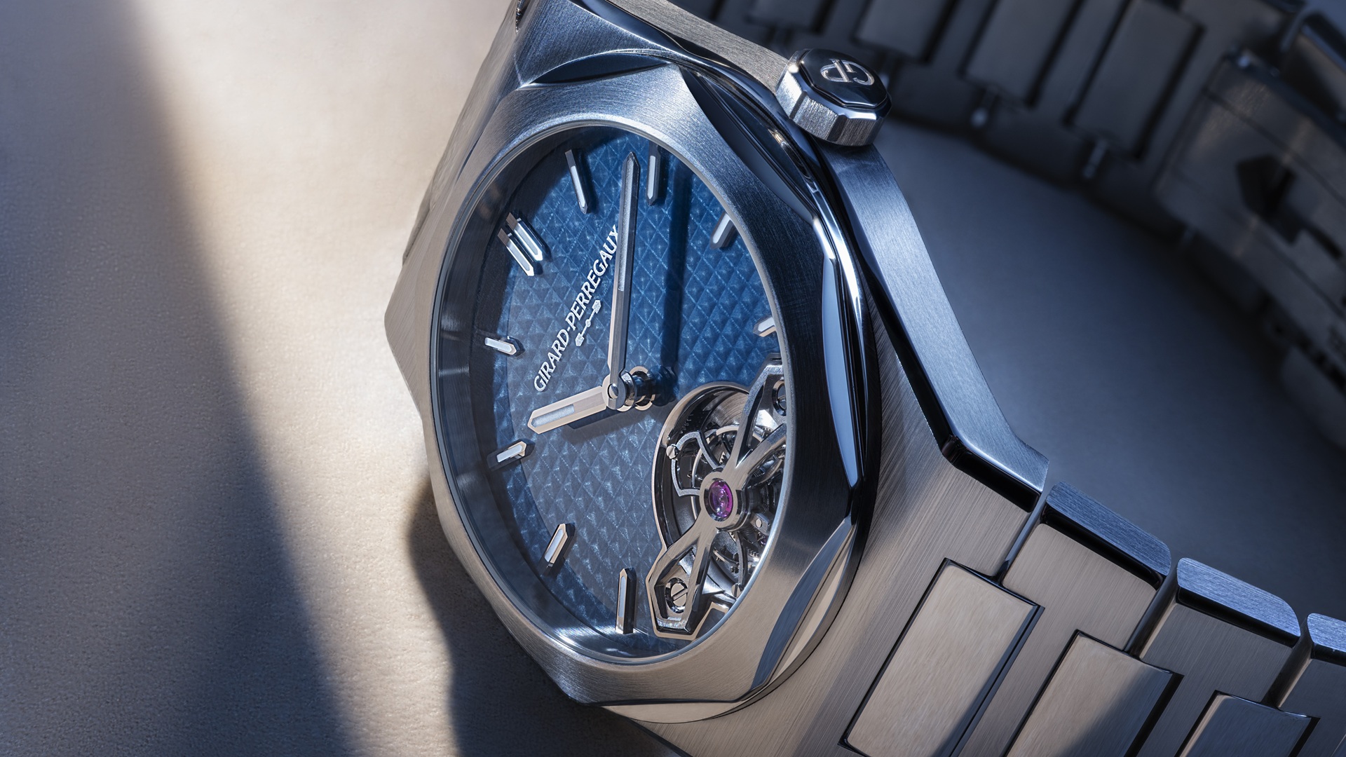 Girard-Perregaux Laureato Fifty Tourbillon Micro-Rotor 39 MM.