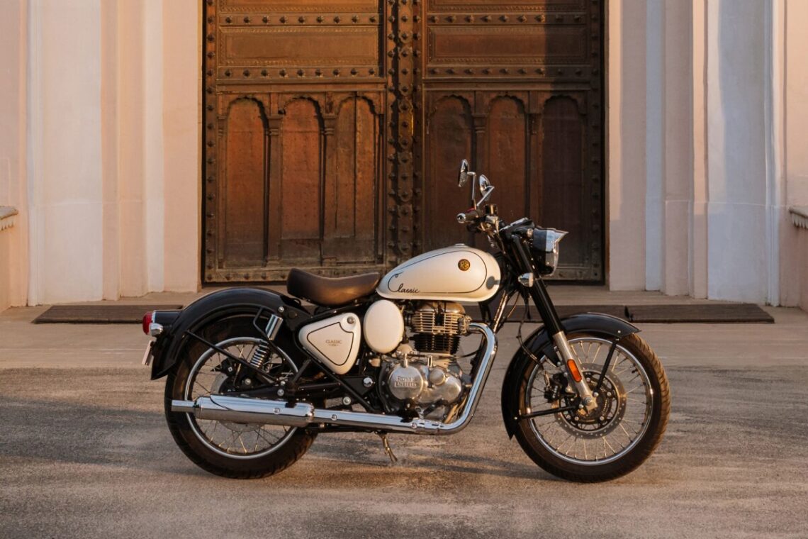 Royal Enfield Classic 350 Signature White Launched in India at ₹2.24 Lakh