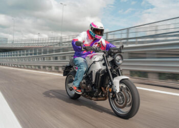 2027 Yamaha XSR900 Neon White Colour Revealed: A Tribute to the YZF750R