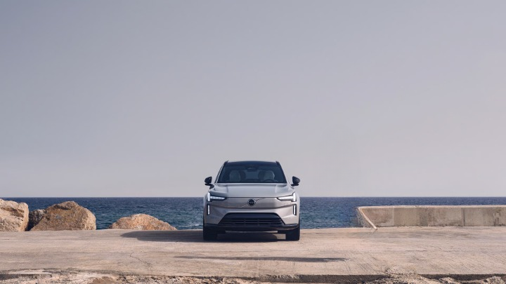Volvo EX90 Launched in India at ₹1.26 Crore: 456bhp Electric SUV With 625km Range