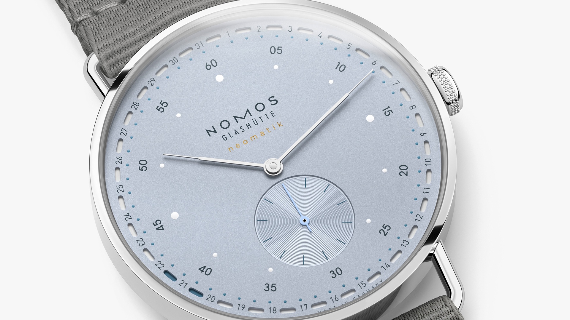 NOMOS Glashütte Metro neomatik 41 Update ice blue.