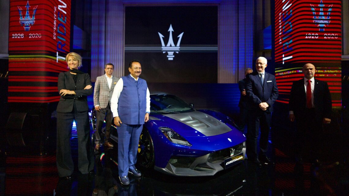 Navnit Maserati - In the image are S. Cerruti, A. Tingare, S. Kachalia, S. Ficili, M. Abdalla, A. Pallard with GT2 Stradale