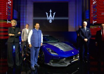 Navnit Maserati - In the image are S. Cerruti, A. Tingare, S. Kachalia, S. Ficili, M. Abdalla, A. Pallard with GT2 Stradale
