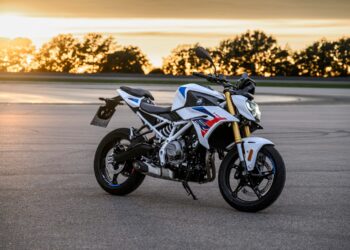 BMW F 450 R Debuts as Lightweight 48 hp Roadster With Advanced Clutch Technology