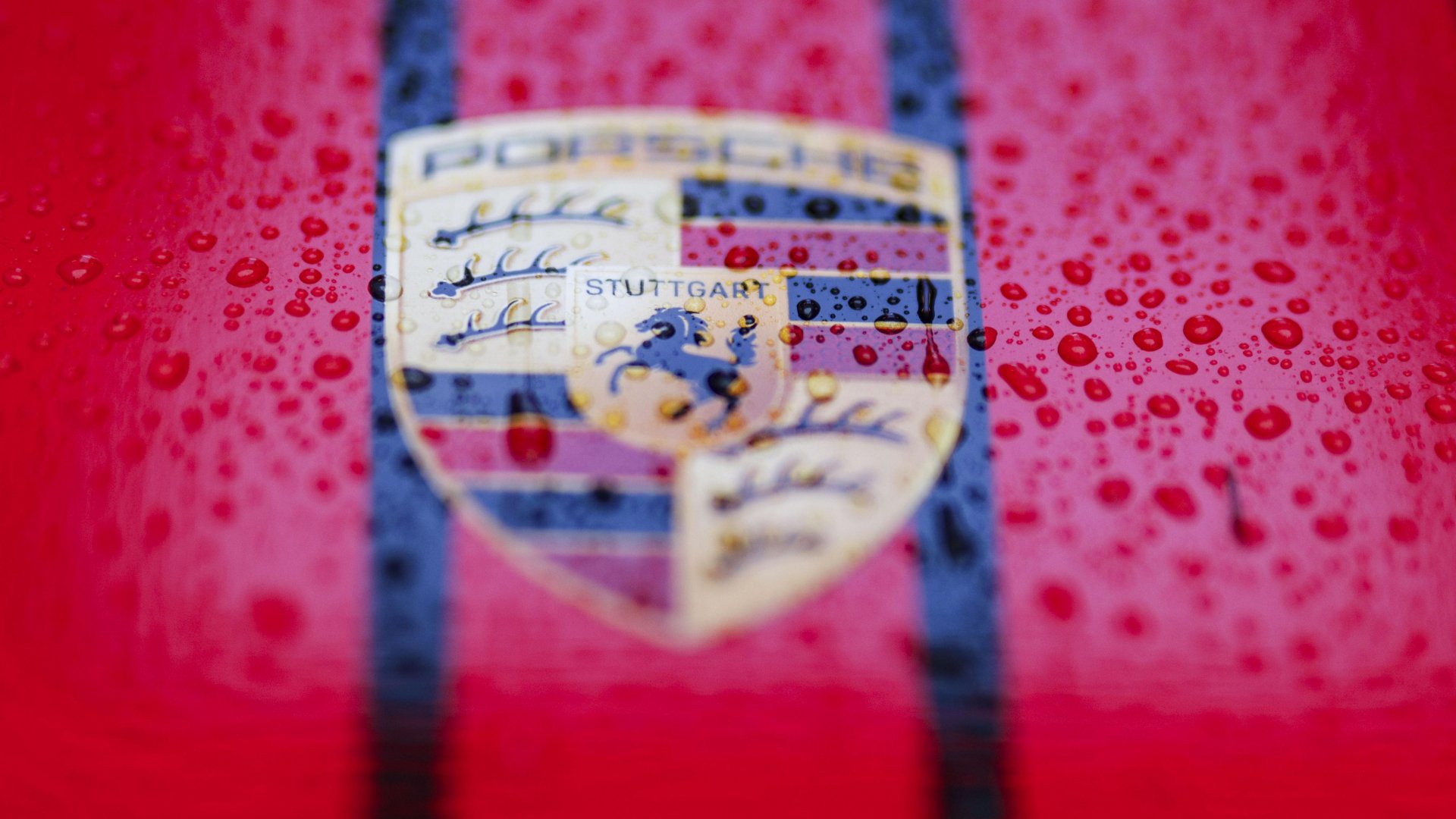 Porsche Strategy 2035: A close-up image of the Porsche logo on a red car